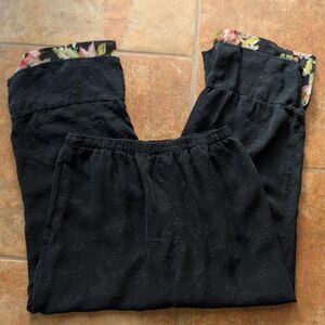 100% Silk Black Heron Embossed Ruffle Pants Size Medium Breezy Cropped